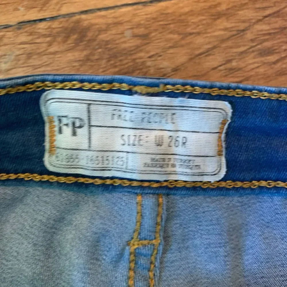 Free People W26R distressed medium wash skinny jeans